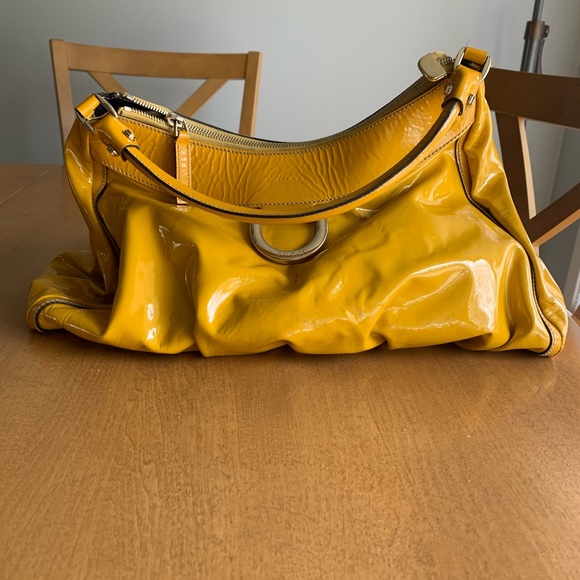 HOT 🥵 Vintage GUCCI Yellow 💛 Patent Leather Hobo Silver Hardware Bag Purse!! - Picture 3 of 17
